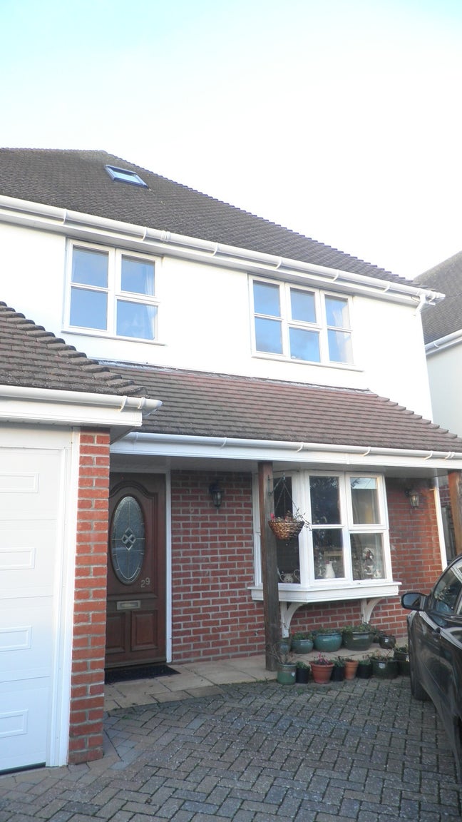 Room in modern house - Mon-Fri only Main Photo