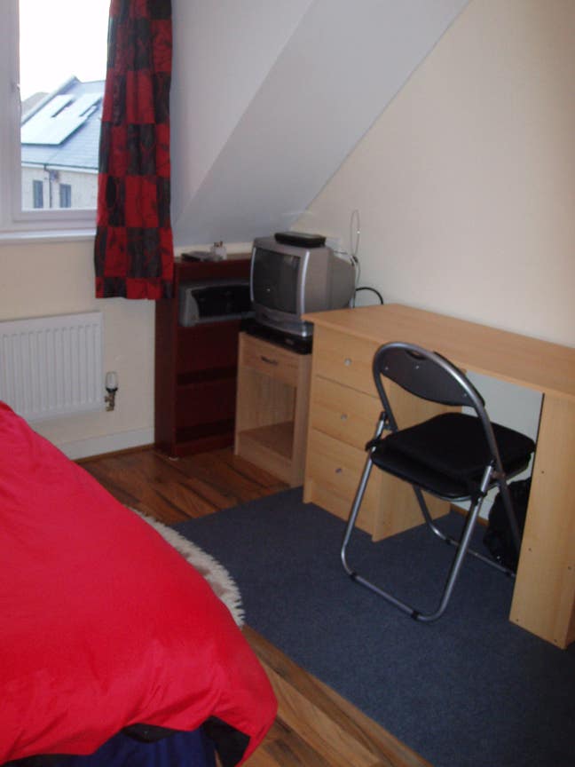  Fully furnished bedroom, Orchard Park  Main Photo