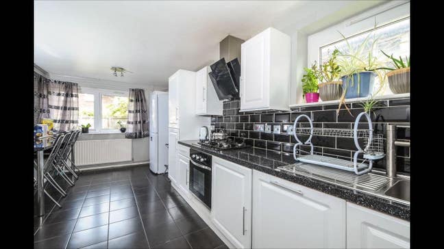 Lovely Dbl Room Avialable at Red-Brix House Main Photo