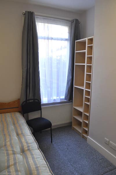 Single Room available in Hammersmith Main Photo