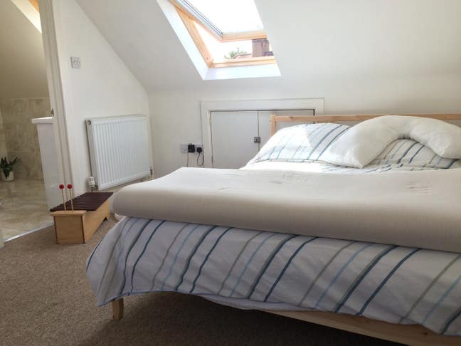 Lovely bright double room with ensuite   Main Photo