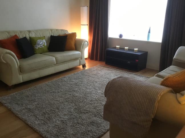 Lovely apartment close to Brooklands metrolink Main Photo