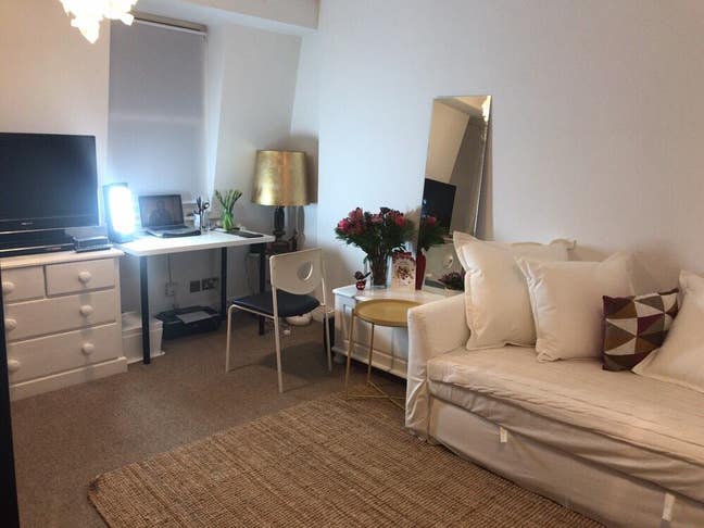 Short let studio flat to rent  Main Photo