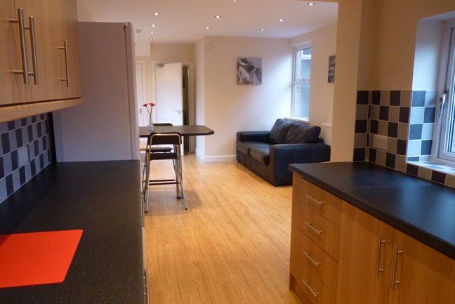 Luxury en-suite rooms in house for professionals Main Photo