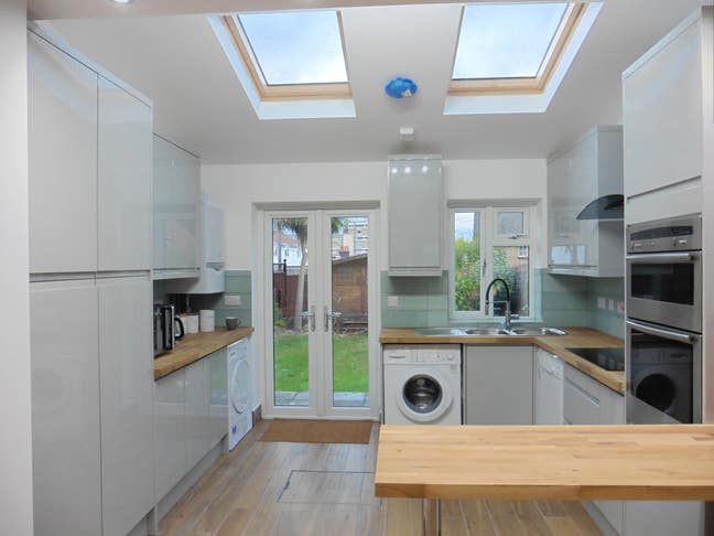 Stunning New House - 1 Minute walk to station Main Photo