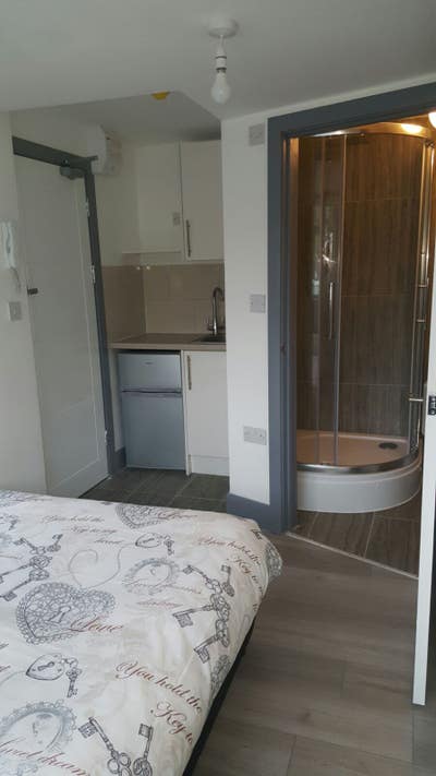 Wow En-Suite Studio Rooms Bills Inc, Greatields Dr Main Photo