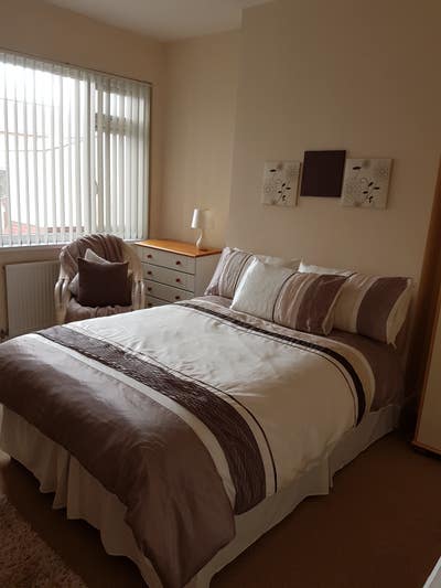 Central Paignton close to town and beach Main Photo