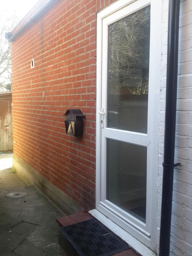 Own Access To Spacious En-suite Studio in Wembley Main Photo