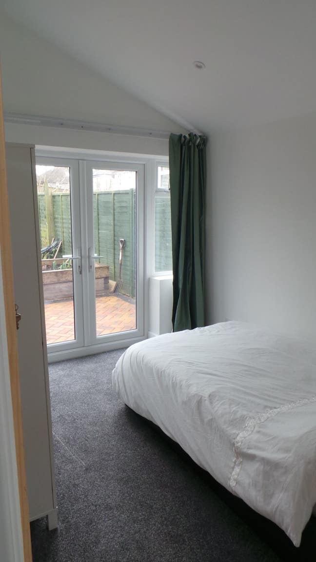 En suite double room in family home. Main Photo