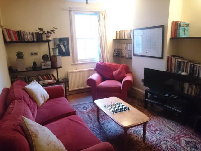 Double room in Hampton village houseshare Main Photo