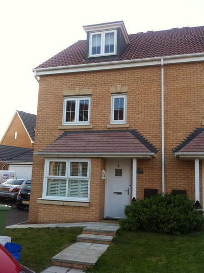 Lovely Double Room to rent  newly decorated. Main Photo