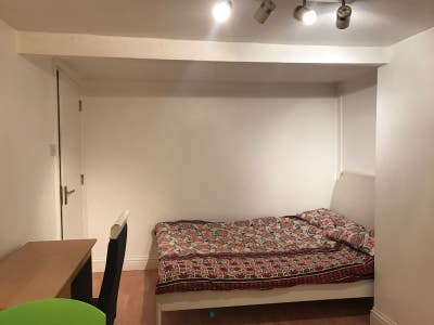 Modern Room to Let in Bloomsbury Main Photo