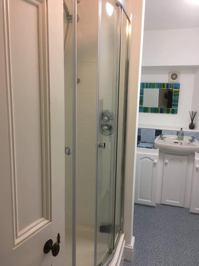 Large furnished double room Main Photo