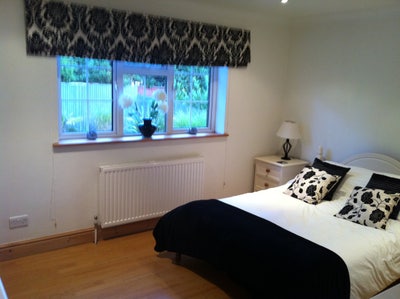 Modern, clean room in large 4 bed house.  Main Photo
