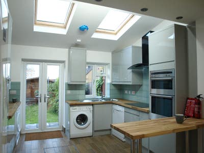 1 min walk to station and 18 mins to Liverpool Str Main Photo