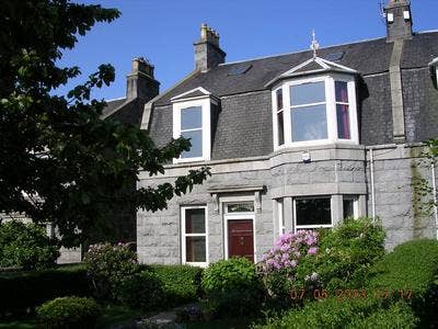 Spacious & V Homely: large rooms with character Main Photo