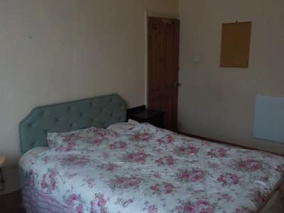 Room to let in shared, furnished 3 bedroom house i Main Photo