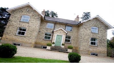 Mrs  Dena Main Photo