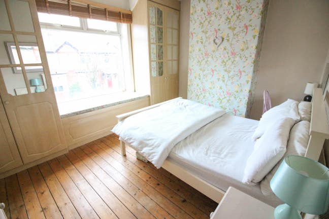 Double Room in House Share Main Photo