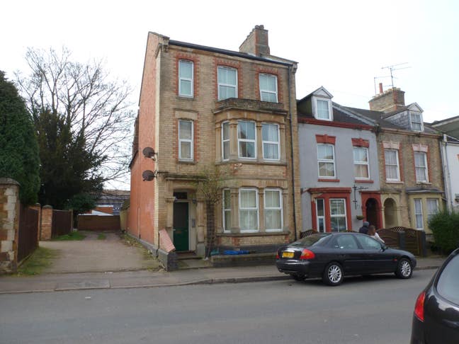  Single Bedsit in Hmo (8 Bedsits) - NN2 6Ap Main Photo