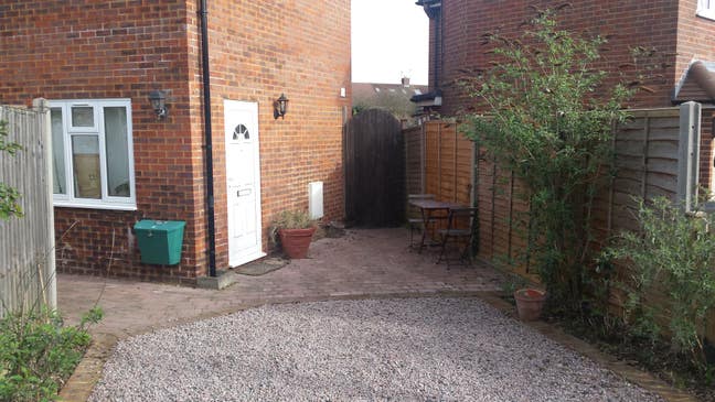 Large Room, Studio En-suite / early Feb 26  Main Photo