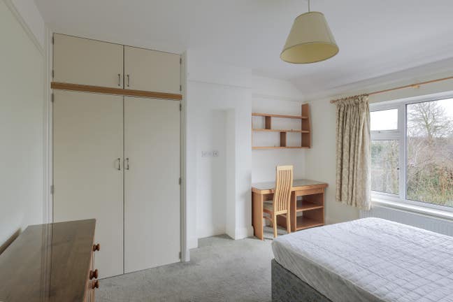 Large ensuite room in quality Hykeham house Main Photo