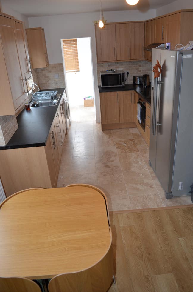 Double Room Furnish - Bills inc Clean House Main Photo