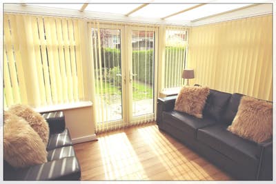 En-Suite Room Wheatley - Near Hospital! Main Photo