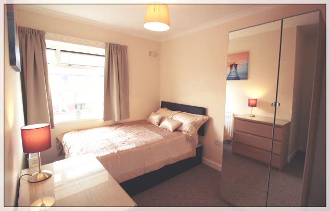 En-Suite Rooms Wheatley - Near Hospital! Main Photo