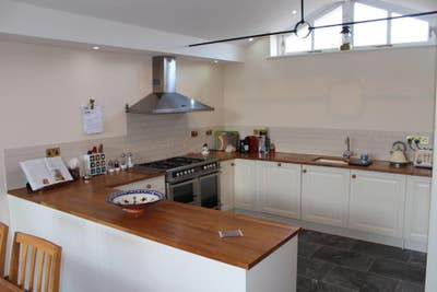 Double en-suite  room, off road parking, M-F let Main Photo