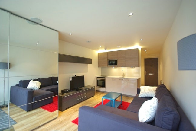STUDIO in Chelsea Creek, bills included Main Photo