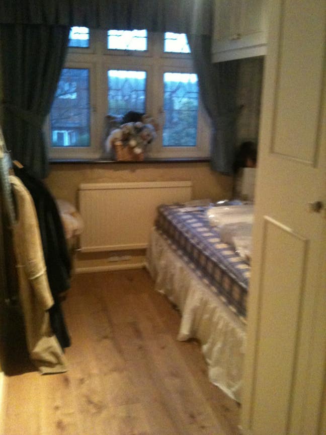 Single Bedroom with single bed in Family Home Main Photo