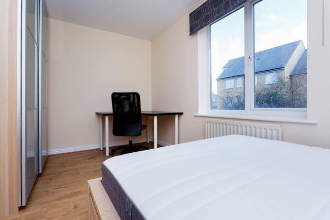  Double Room in Riverside House in Canary Wharf Main Photo