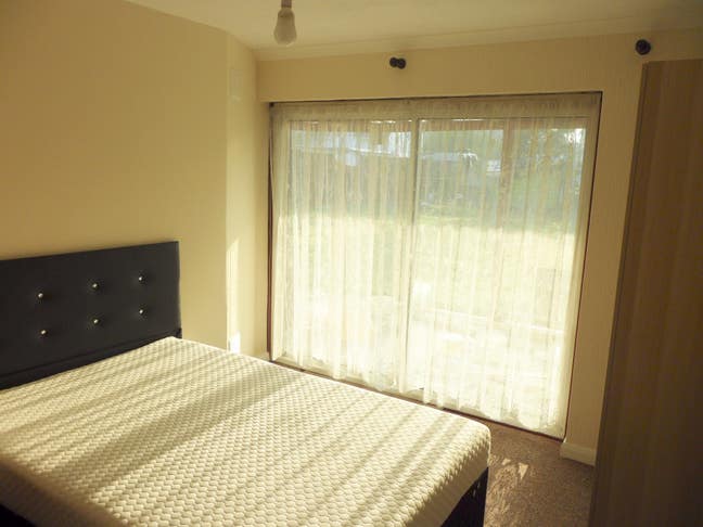 Hayes Town (UB3) - BIG Double Room with Internet Main Photo