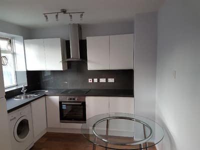 3 Bedroom Flat - Battersea SW11 Main Photo