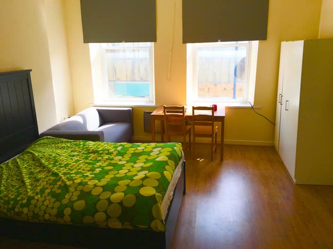 *Newly Refurbished Huge Studio Town Centre No bill Main Photo