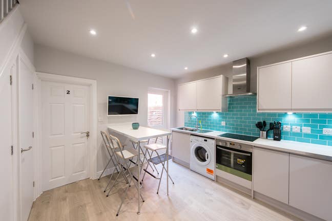 Double Ensuite Room Available in Town Centre Main Photo