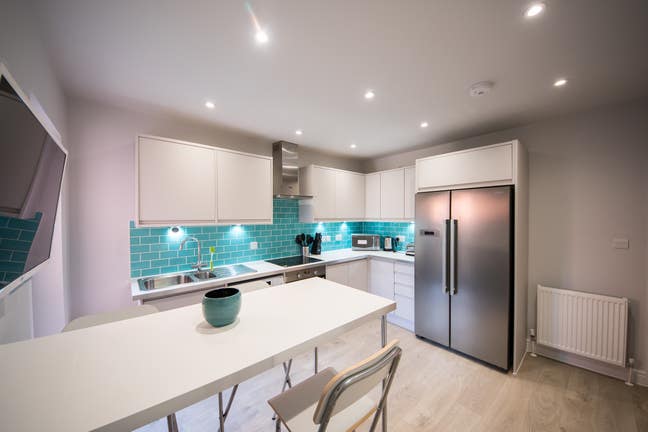 Double Ensuite Room Available in Town Centre Main Photo