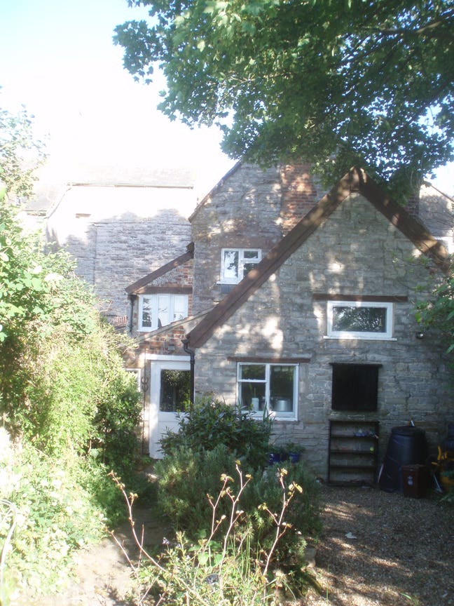 Compact double in large 3 storey period house  Main Photo