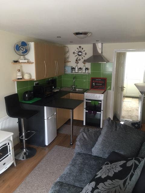 Separate Annex with Shower Room Main Photo