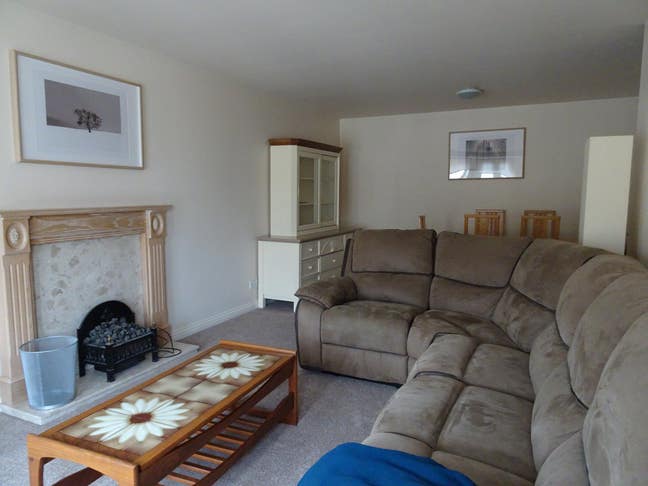 Completely Refurbished Modern 2 Bed Flat Main Photo
