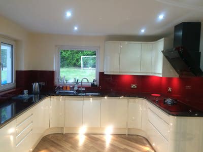 Large, sunny double room with own shower room. Main Photo