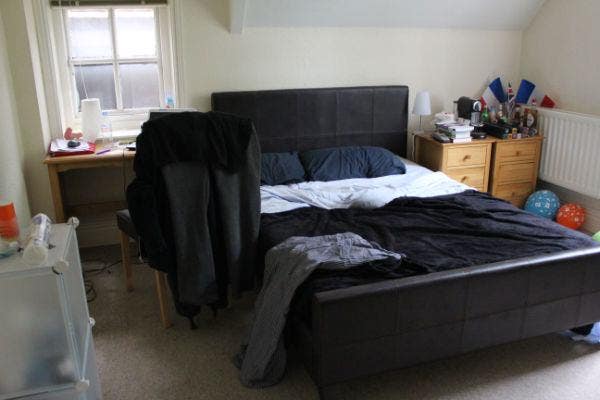 Well presented Double Bedrooms near Reading Centre Main Photo