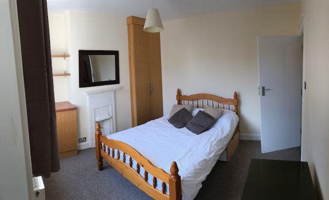 Acton Central - Renovated Double Room/Ensuite Main Photo