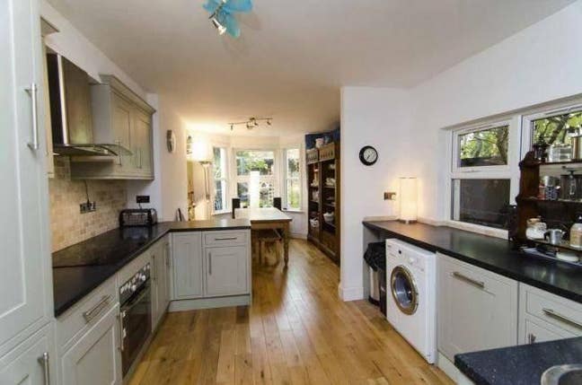 2 large rooms available in large house with garden Main Photo