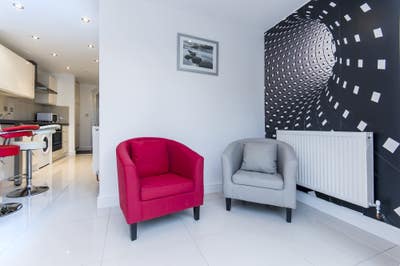 Spacious & Bright Double Ensuite Room  Main Photo