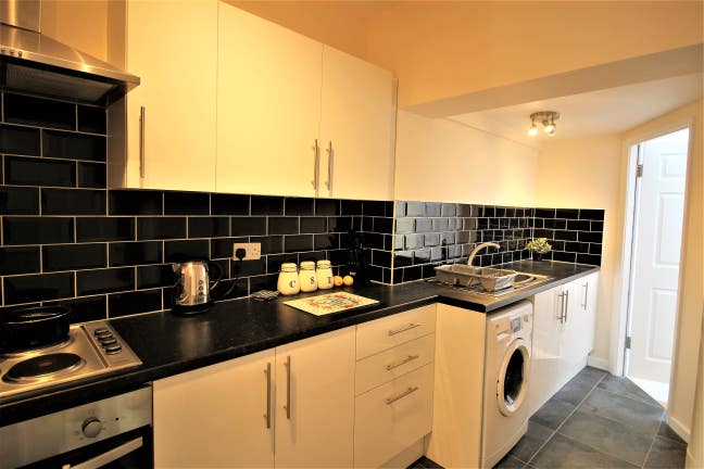 Single En-Suite Rooms in Woodlands! NO DEPOSIT Main Photo