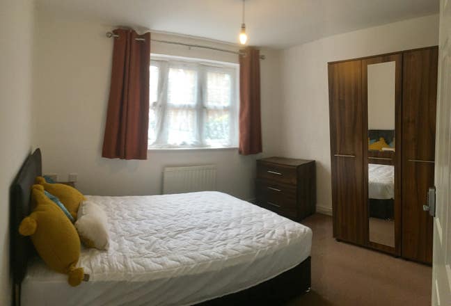Blisworth Close-ground room- near to Town Centre Main Photo