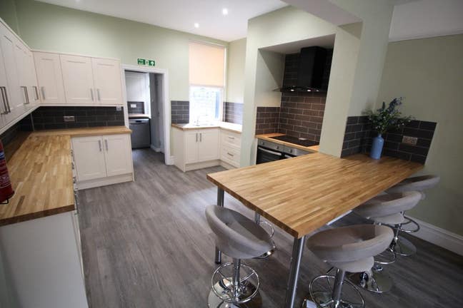 40 Heathfield Road |  5* Refurbished 8 Bed 8 Bath Main Photo