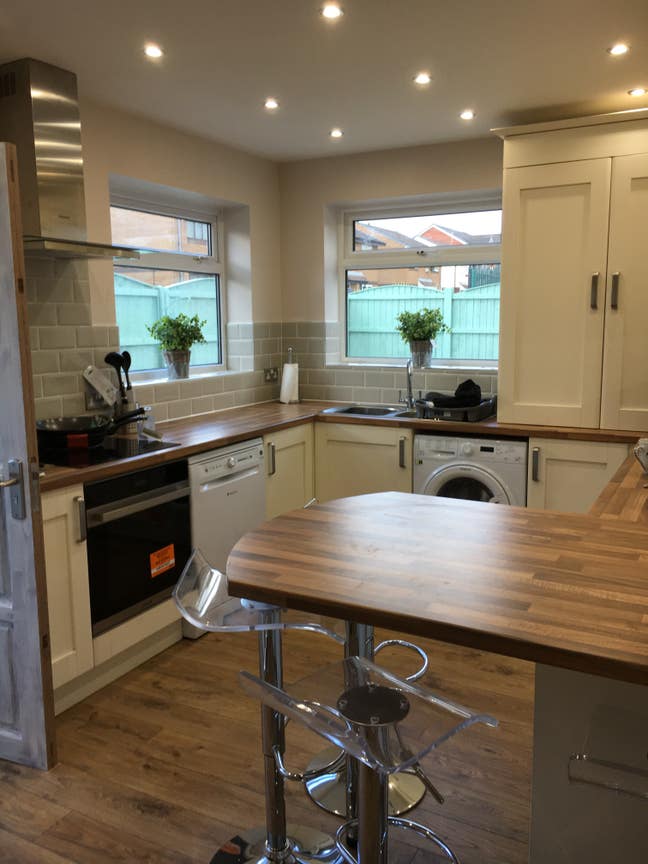 Large Brand New Furnished house - Manchester  Main Photo